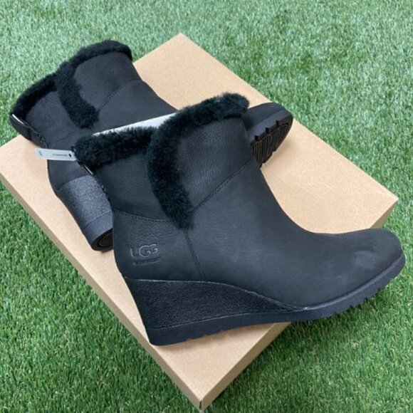 UGG Shoes - UGG Women's Black Devorah Waterproof Winter Ankle Boots (Size 6.5)